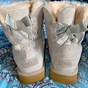 Woman’s size 11 Ugg Grey Boots ❄️ with lace up bows